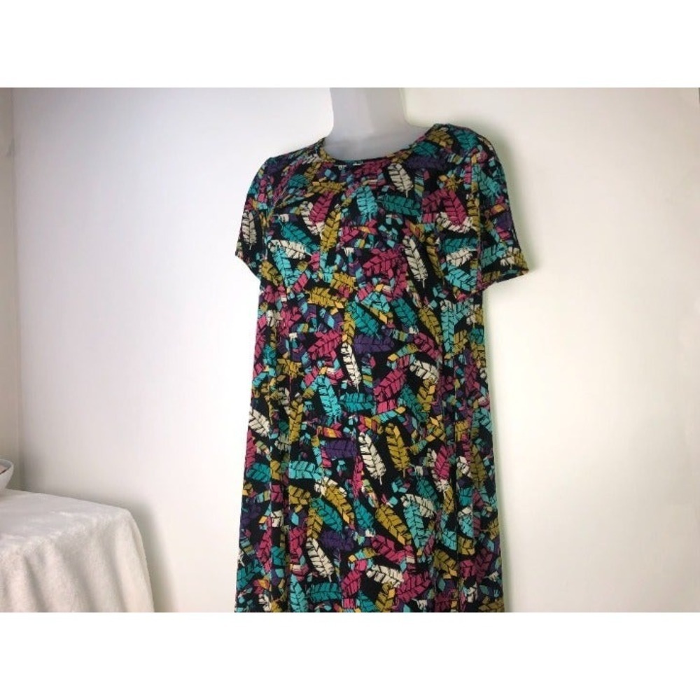 LuLaRoe Carly Dress Black w/Colorful Feathers Pattern XS‎